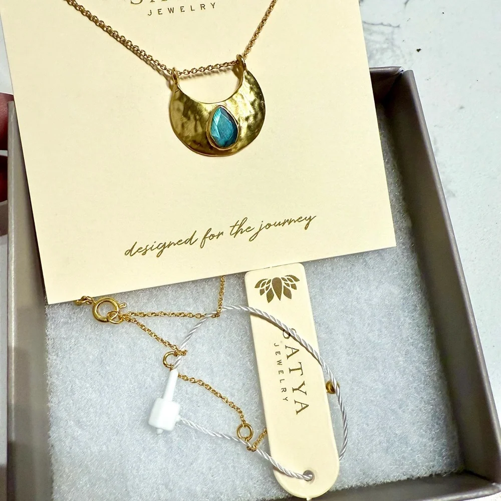 NWT Satya for Garnet Hill Shield 18k Gold Plated Brass Pendant Necklace - Picture 4 of 6